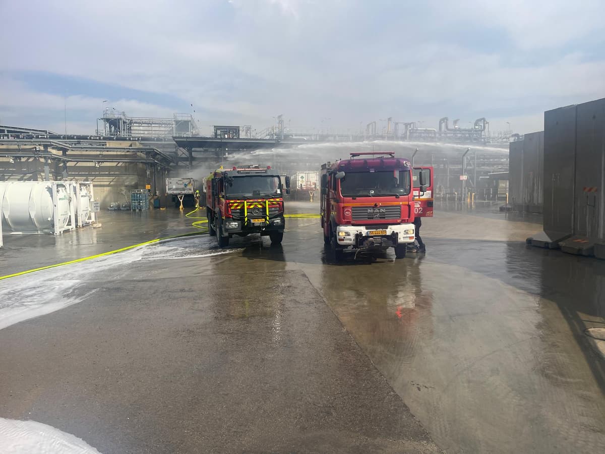 כשבוע לאחר השריפה: חשד לדליפת חומר מסוכן במפעל אינטל בקריית גת