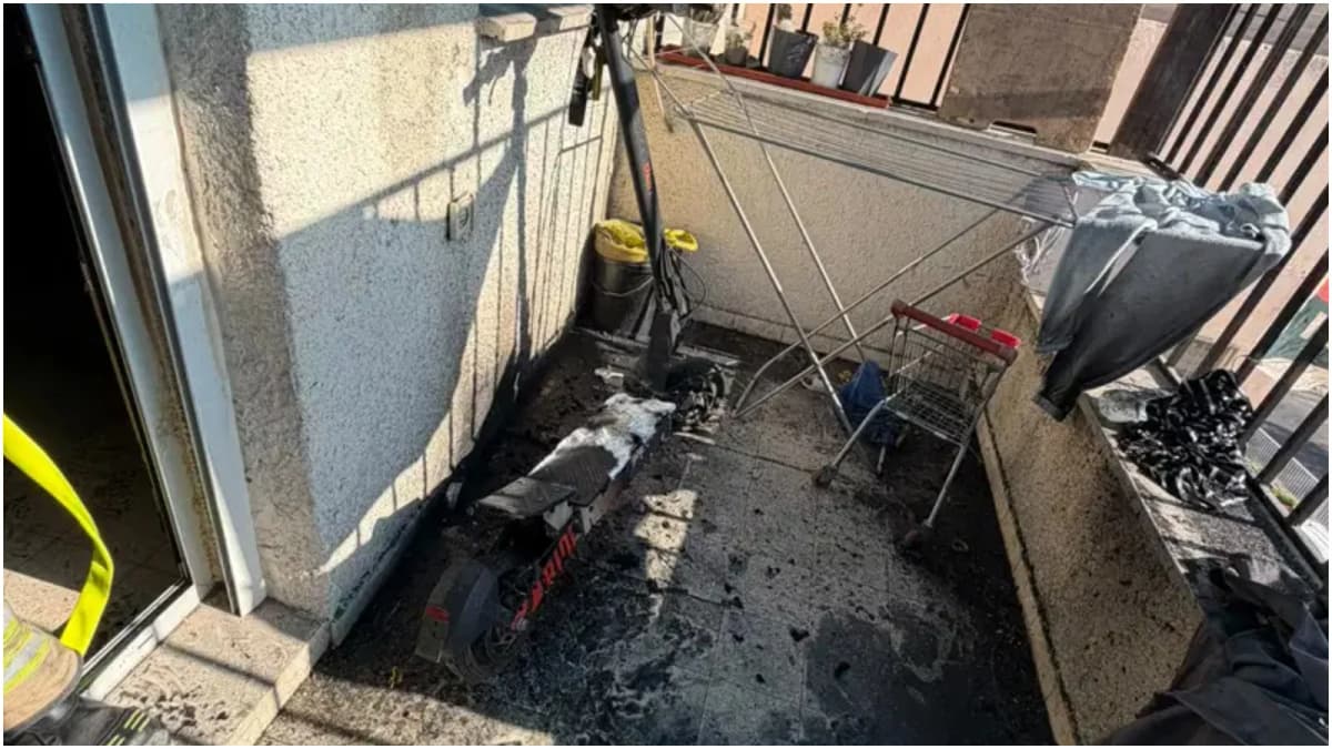 סוללת קורקינט חשמלי התפוצצה במרפסת במודיעין עילית וגרמה לשריפה