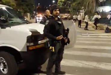 מהומות באלעד: רימוני הלם הושלכו לתוך ישיבות, לפחות חמישה בחורים נפצעו