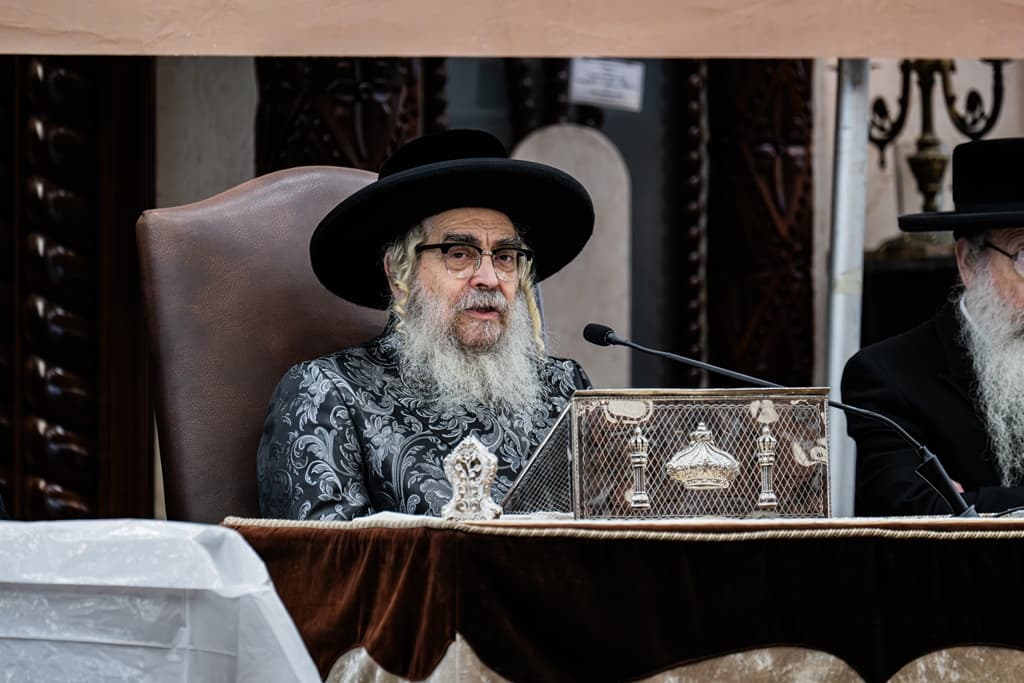 Satmar Rebbe to 1,700 Bochurim: Stay Away from Zionist Propaganda