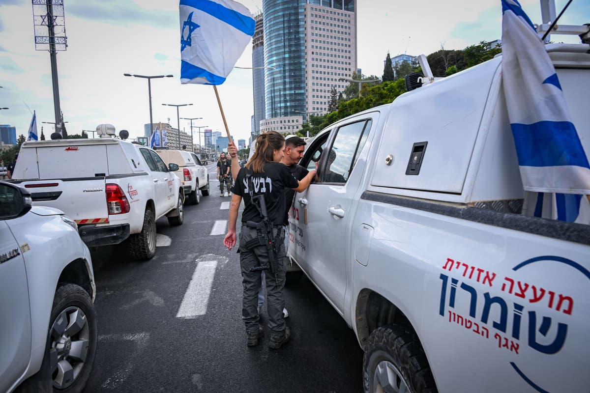Secuirty Coordinators Block Kirya Gates in Protest Over Shomron Security Coordinator's Detention