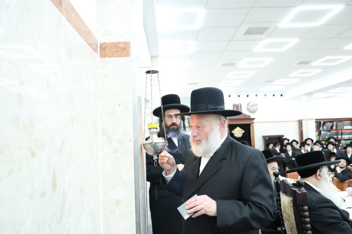 187 Years Later: Ner Tamid from Chasam Sofer's Shul in Pressburg Lit in Yerushalayim | IN COLOR