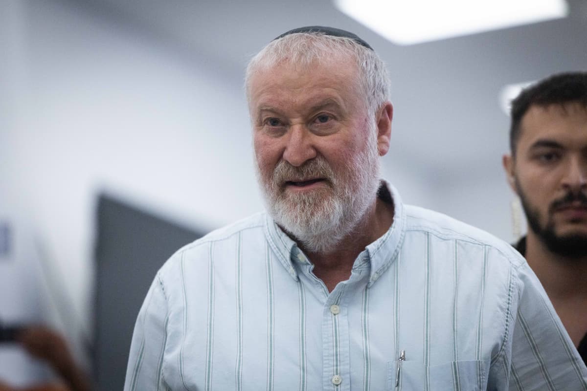 מנדלבליט מטיל פצצה: "היתה לי תחושה שבן כספית מפעיל אותם"