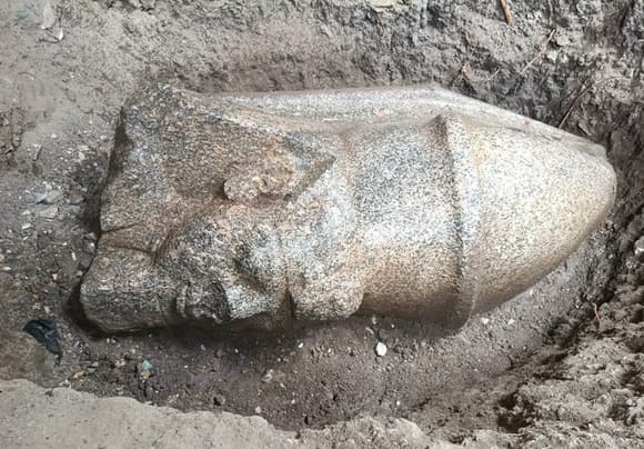 В Египте археологи обнаружили голову статуи Рамзеса II