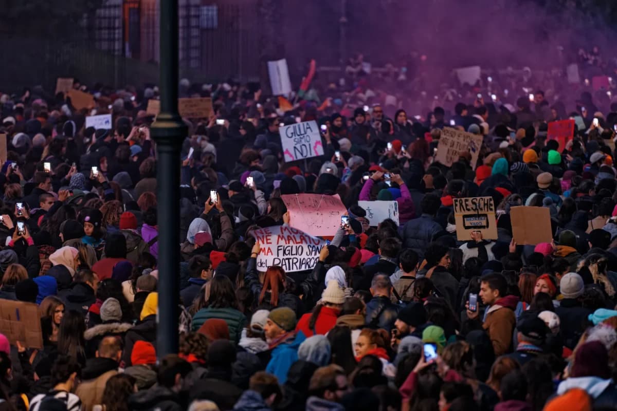 Италия готовится - за насилие на акциях протеста теперь грозит пять лет тюрьмы и штраф в 20 тысяч евро