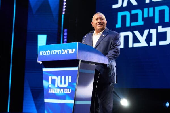 Eisenkot Widens Lead Over Netanyahu In New Israel Election Poll