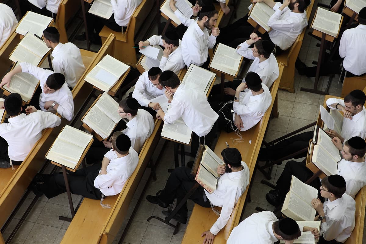 "בן תורה הוא כל מי שביתו מושתת על אדני התורה"