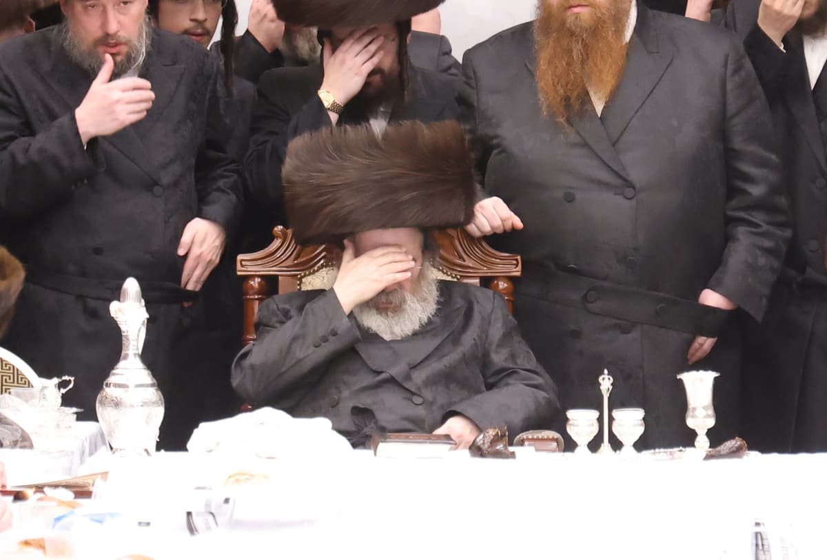 החסידים הפצירו: הרבי הגיע לשבת נדירה בירושלים