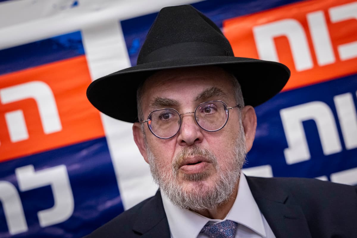 "אמא שלי עלולה לשמוע": השאלה שהביכה את יעקב אשר