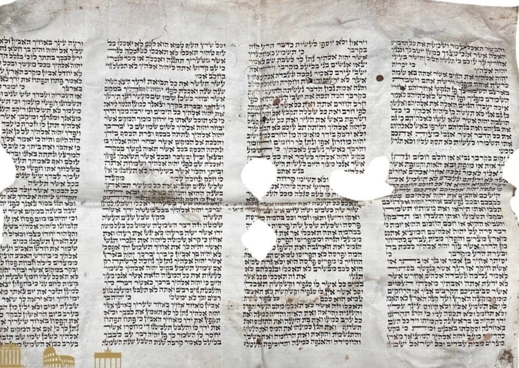 הנאצים השתמשו בספר תורה כנייר עטיפה והוא הוצע למכירה