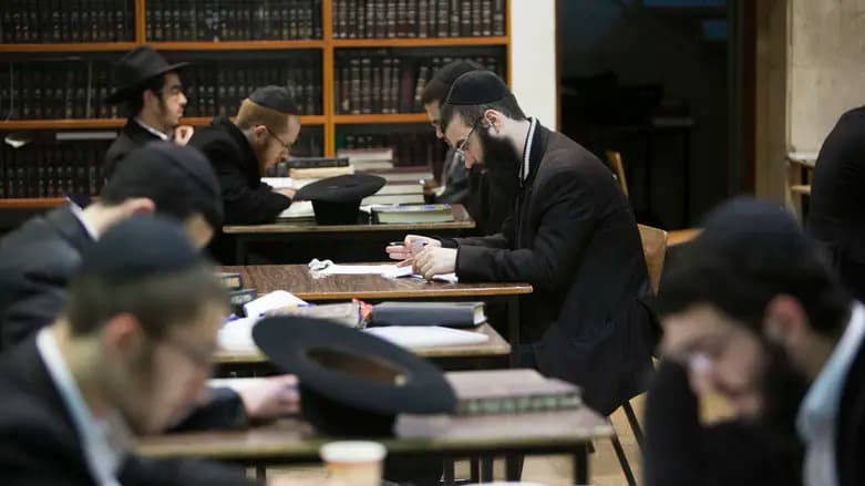 Draft evaders barred from civil service jobs under new enforcement rules