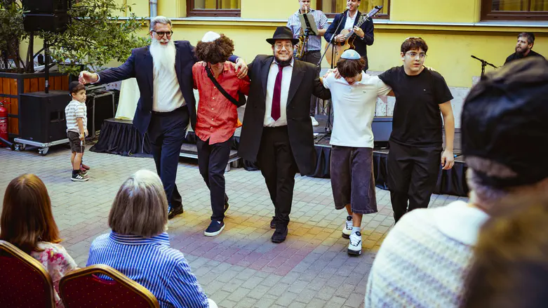 Jewish revival in Budapest: Synagogue reopens as a Jewish home run entirely by teenagers