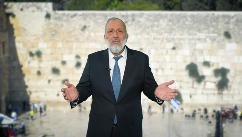 הבטחת הבחירות של דרעי: טלית ותפילין לכל נער שיגיע למצוות
