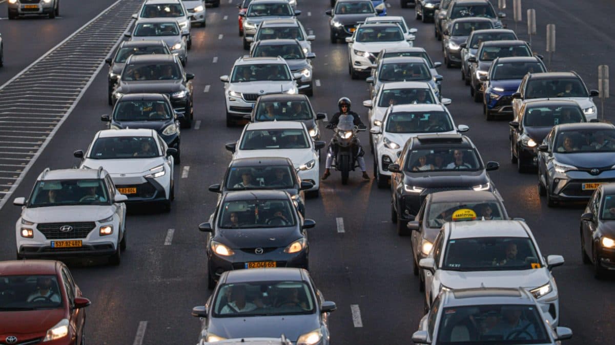 נהגים שימו לב: בעקבות תאונה בירושלים - כביש 16 נחסם לכיוון אחד