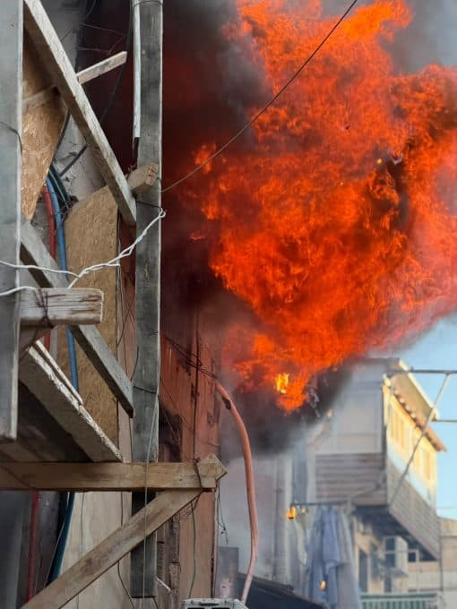 שריפה בקרית עקרון: בן 50 פונה במצב אנוש