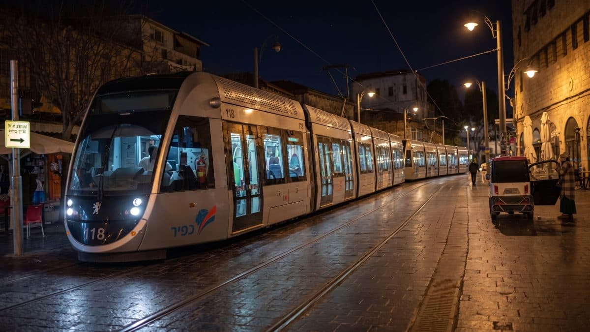 תושבי ירושלים שימו לב: שינויים בשעות הפעילות של הרכבת הקלה