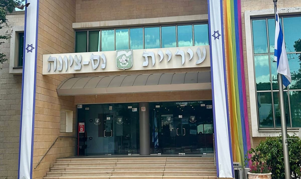גם לייק לפוסט פוליטי נאסר: ההנחיות שעוררו מחלוקת בעיריית נס ציונה