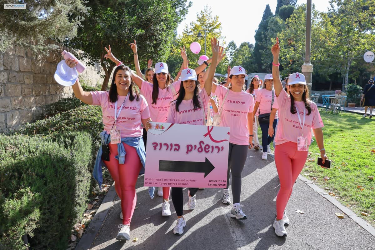 ירושלים נצבעת בוורוד: צעדה, תרומת שיער ומפגש עם מומחי סרטן השד