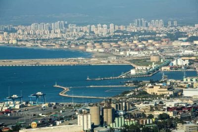 Пляжи Хайфы закрыты второй день, бизнес теряет выручку