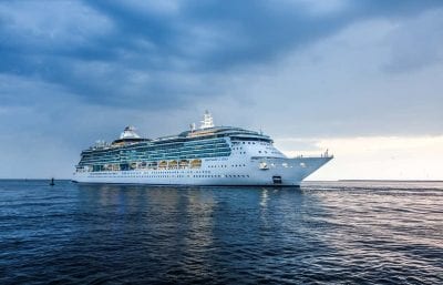 Живет на круизном лайнере три года: туристка раскрыла секрет VIP-жизни