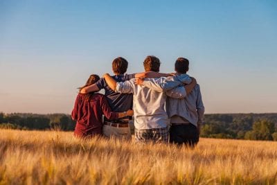По каким параметрам мужчины и женщины выбирают друзей