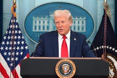 В США появился аэропорт имени Трампа — известна цена переименования