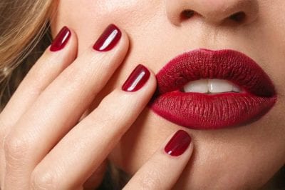 Красная помада каждый день: какие черты личности она подчеркивает