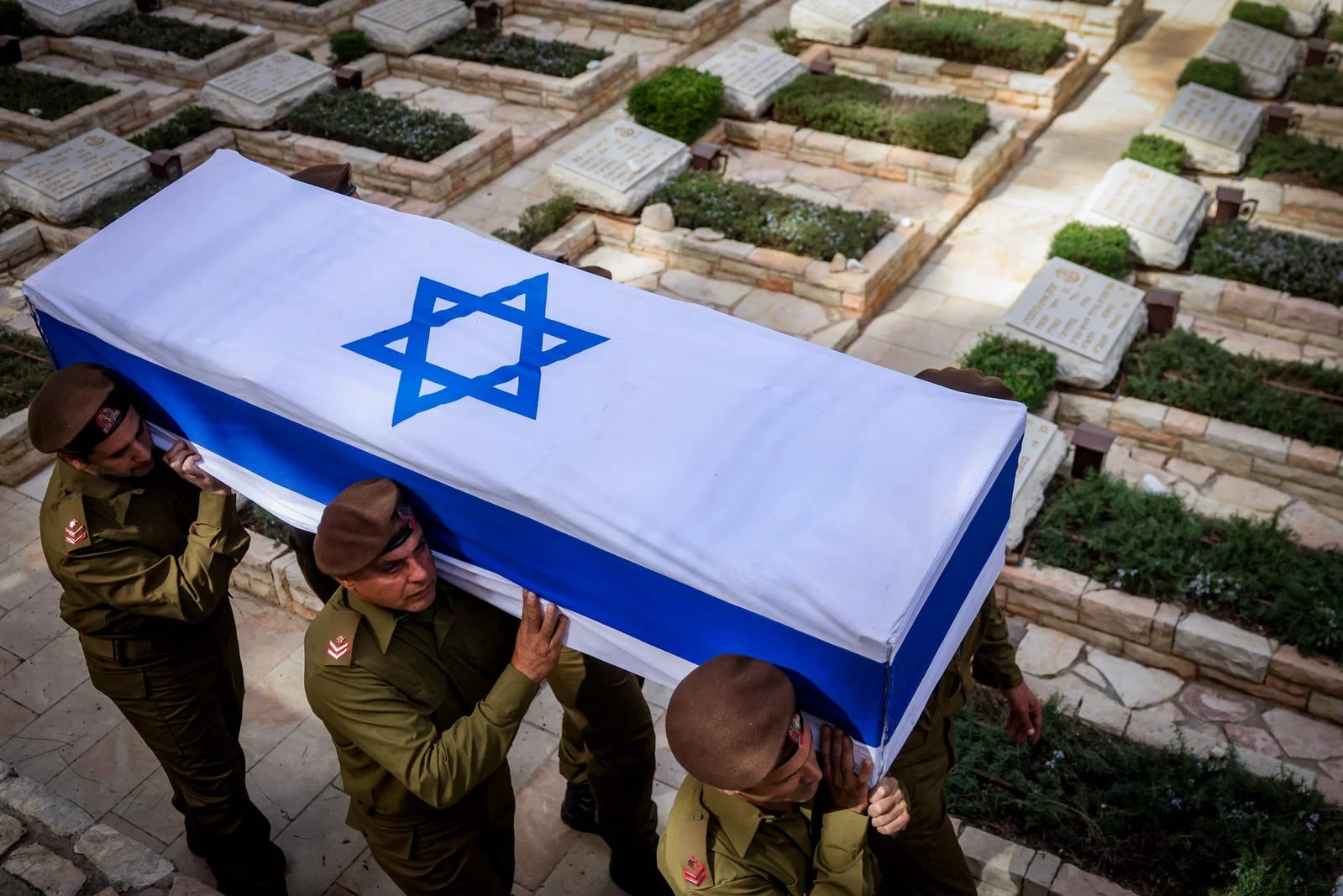 זיכרון בצלחת: איך מנציחים את זכרם של הנרצחים והנופלים? מחשבות