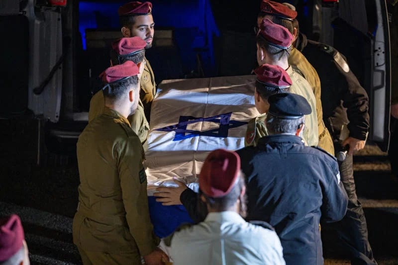 אחות הלוחם נשנקה מדמעות בטקס האזכרה: "הייתי בטיסה מדובאי"