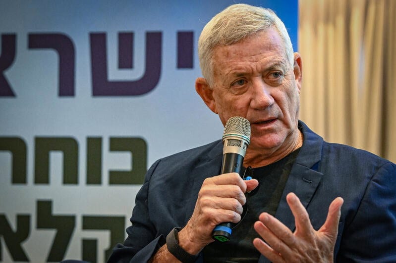 פייק ניוז על בגידה: גנץ יפוצה ב-40 אלף שקל