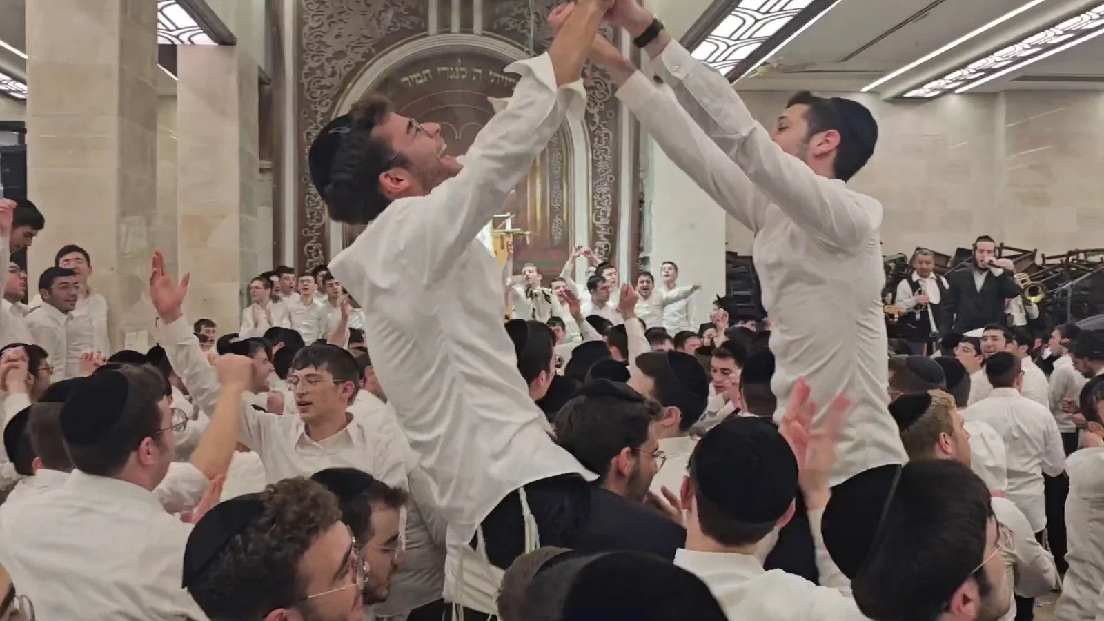 2:00 בלילה, מוצאי שמחת תורה: זה מה שקרה ב"בית מתתיהו" • צפו