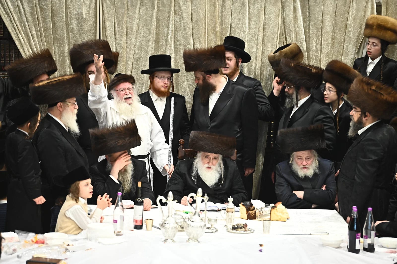 רועה הצאן בחצר הקודש | ההתחפשות המשעשעת של הגבאי בנעילת החג