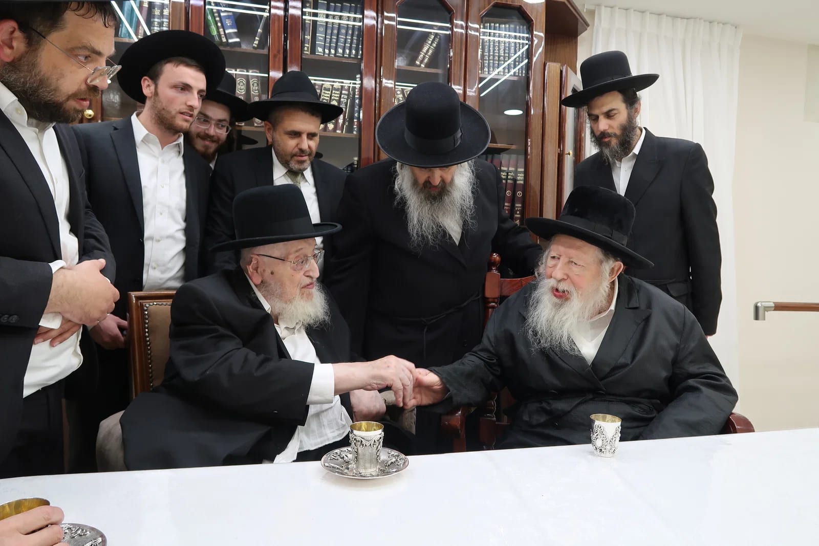 במשך רבע שעה; הגרמ"צ ברגמן בביקור הוד אצל האדמו"ר מגור