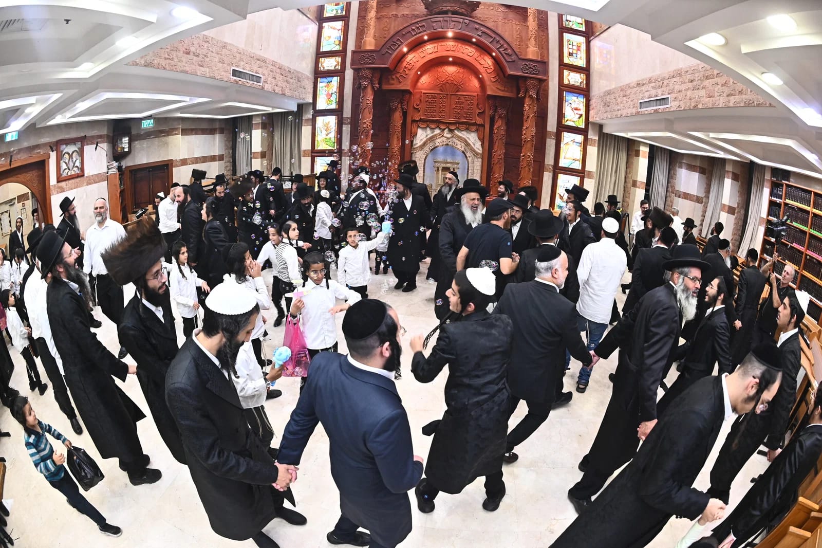 זכר לשמחה במקדש; כך חגגו בברסלב בבני ברק את שמחת בית השואבה
