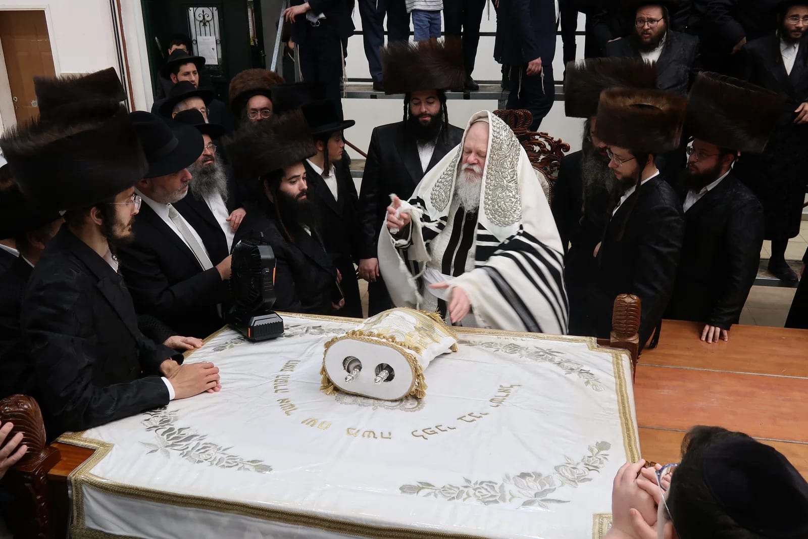 "עד שיבלו שפתותיכם"; ההתלהבות שלא מעלמא הדין בהקפות שניות בפרמישלאן