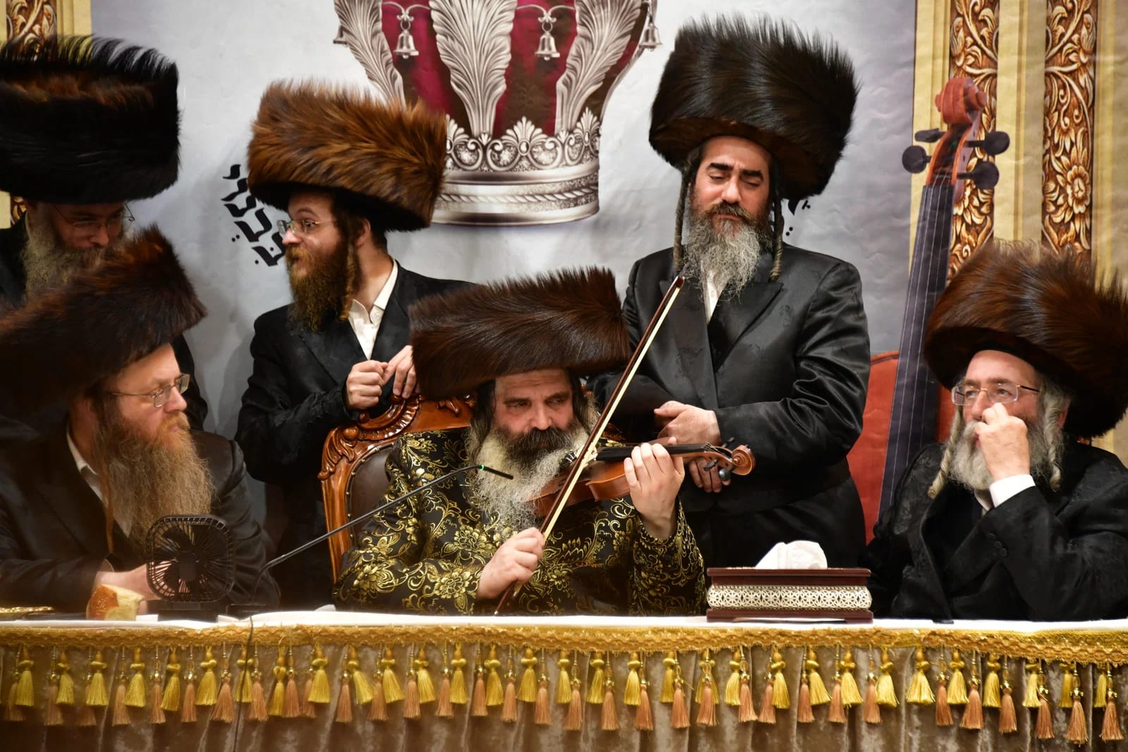 אָעוּפָה אֶשְׁכֹּנָה | הרבי החסידי מבני ברק הלהיב את החסידים עם הניגון המרוקאי
