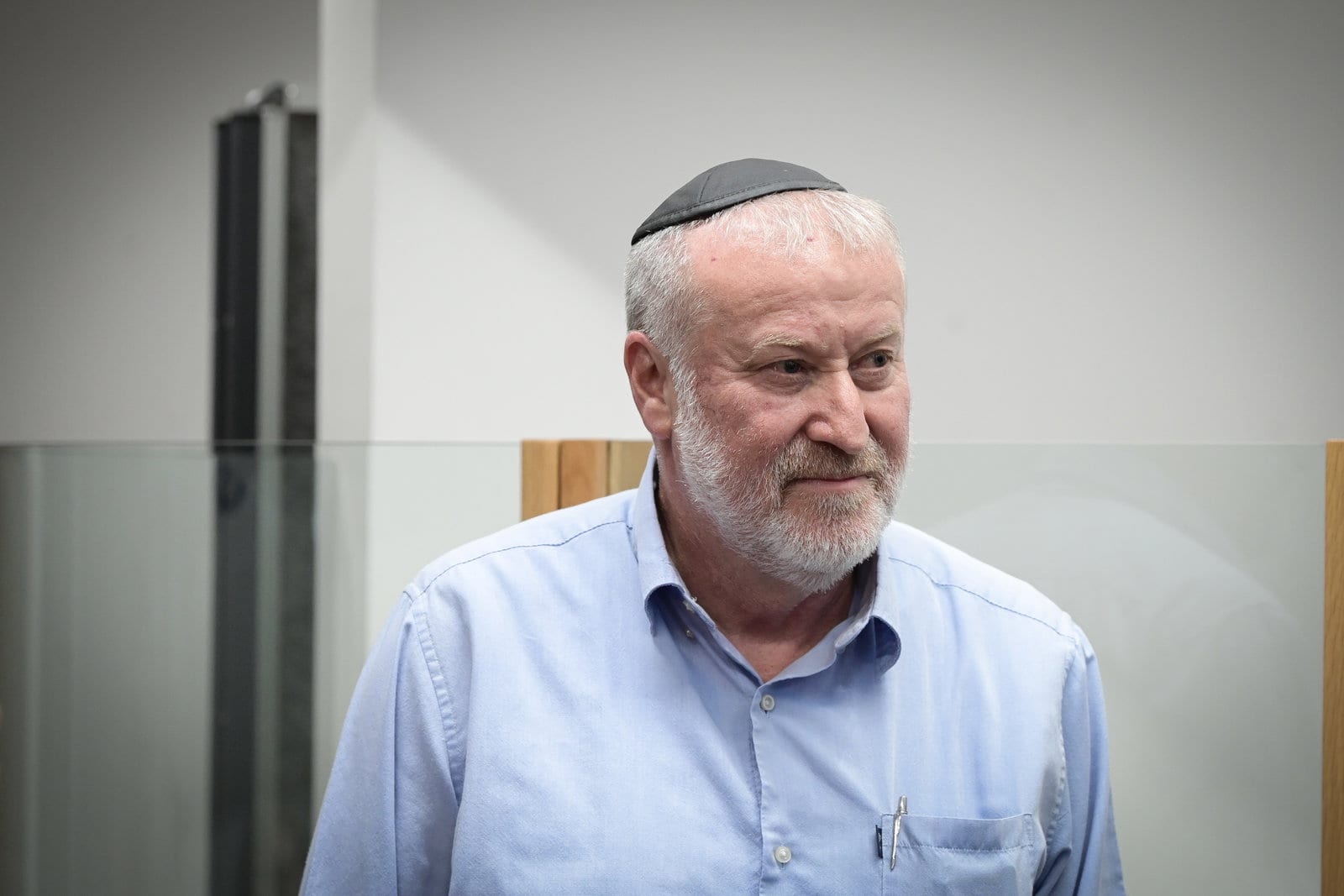 היועמ"ש לשעבר אביחי מנדלבליט הגיע לבית המשפט והתעמת עם הנוכחים: "אני לא חייב לכם תשובה"