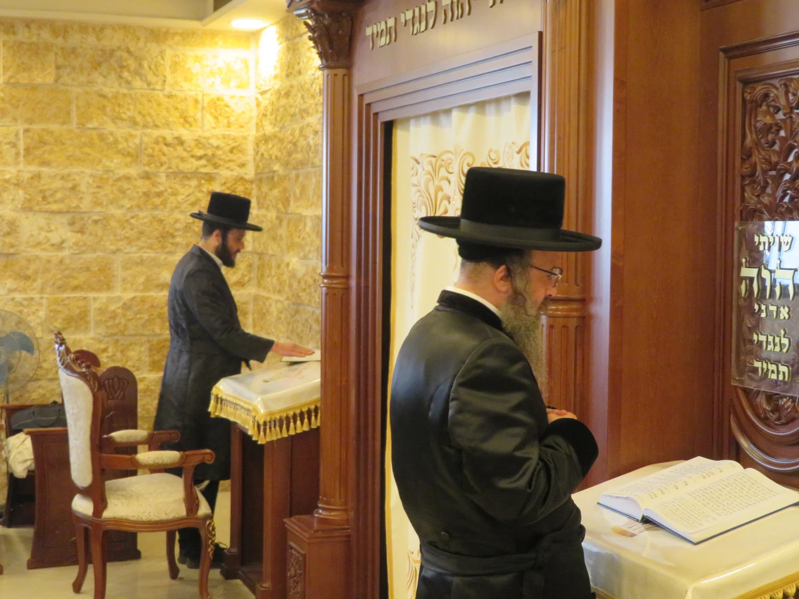 ביום הילולת אביו; הרבי מבית שמש ביקר בבית מדרשו של אחיינו הרבי מגבעת שאול