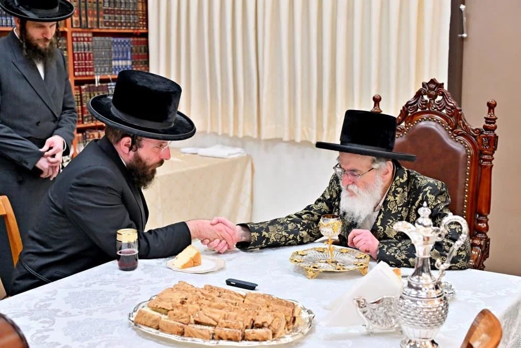 ויז’ניץ חוברת לציר שלומי אמונים-בעלזא