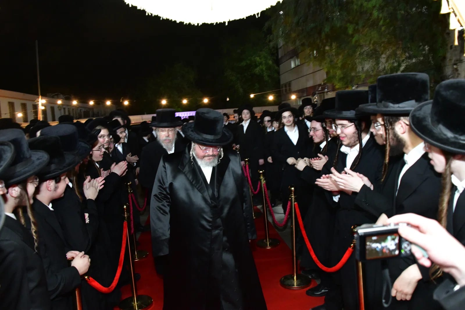 על שטיח אדום; כך התקבל הרה"צ מבעלזא באשדוד