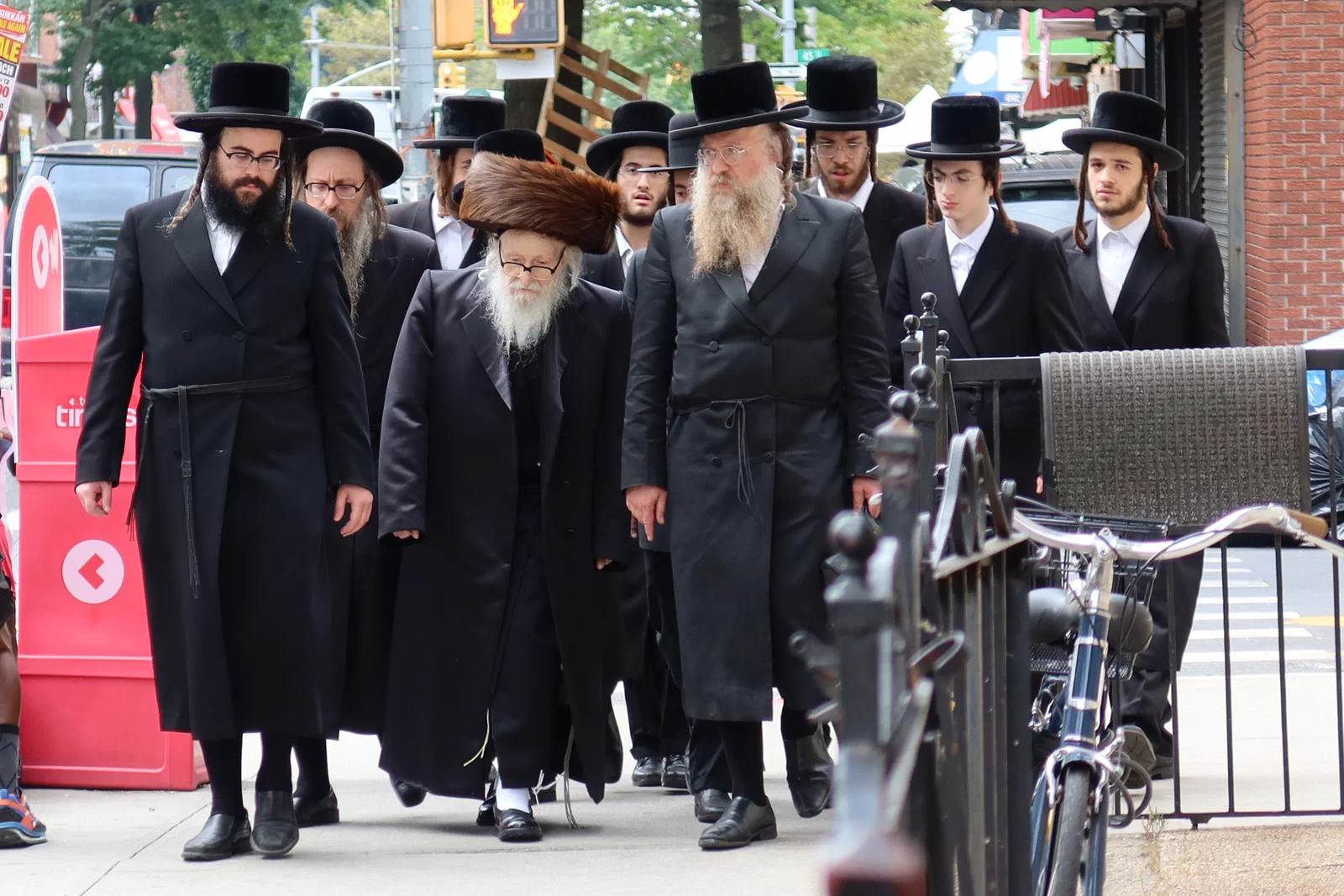 בורו פארק: חמישה אדמו"רים השתתפו בשמחת הברית לנינם המשותף