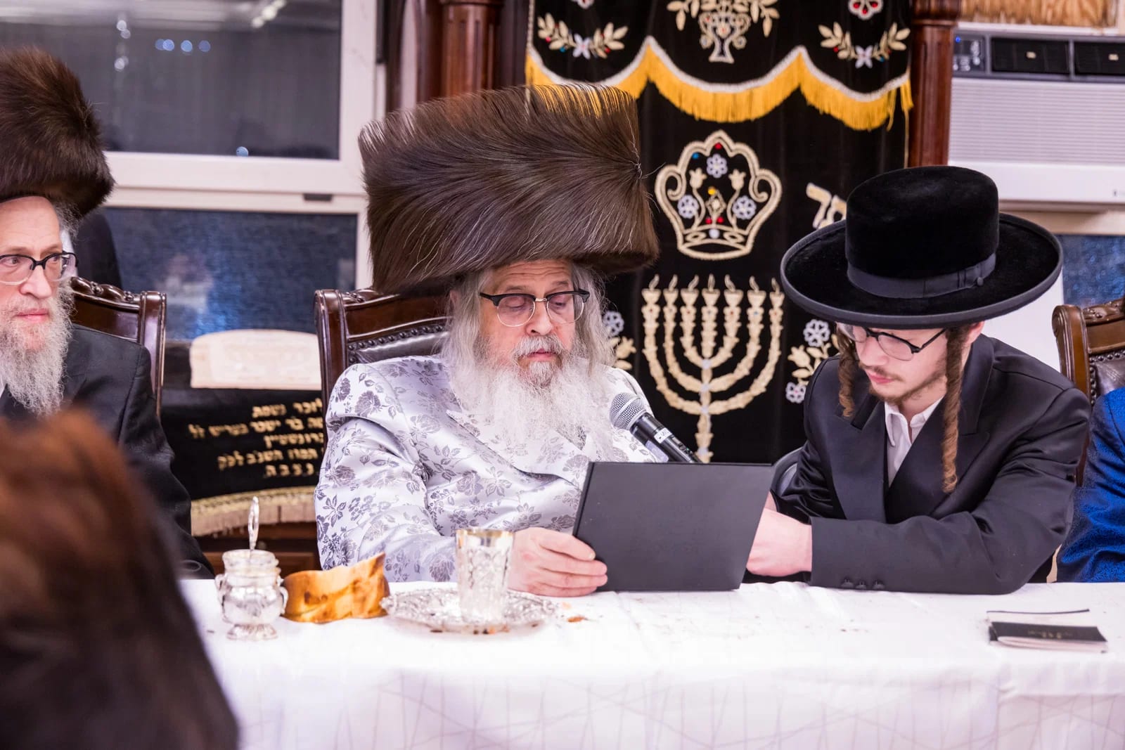 בשילוב מלווה מלכה; שמחת אירוסי נכד האדמו"ר מסאטמר