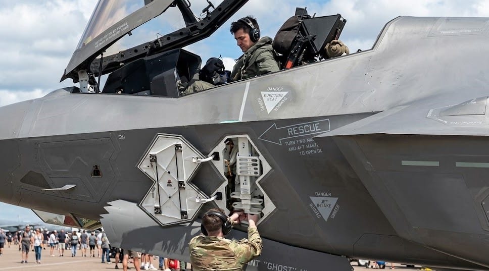World's Most Advanced Fighter Jet Lacks Basic Cockpit Ladder