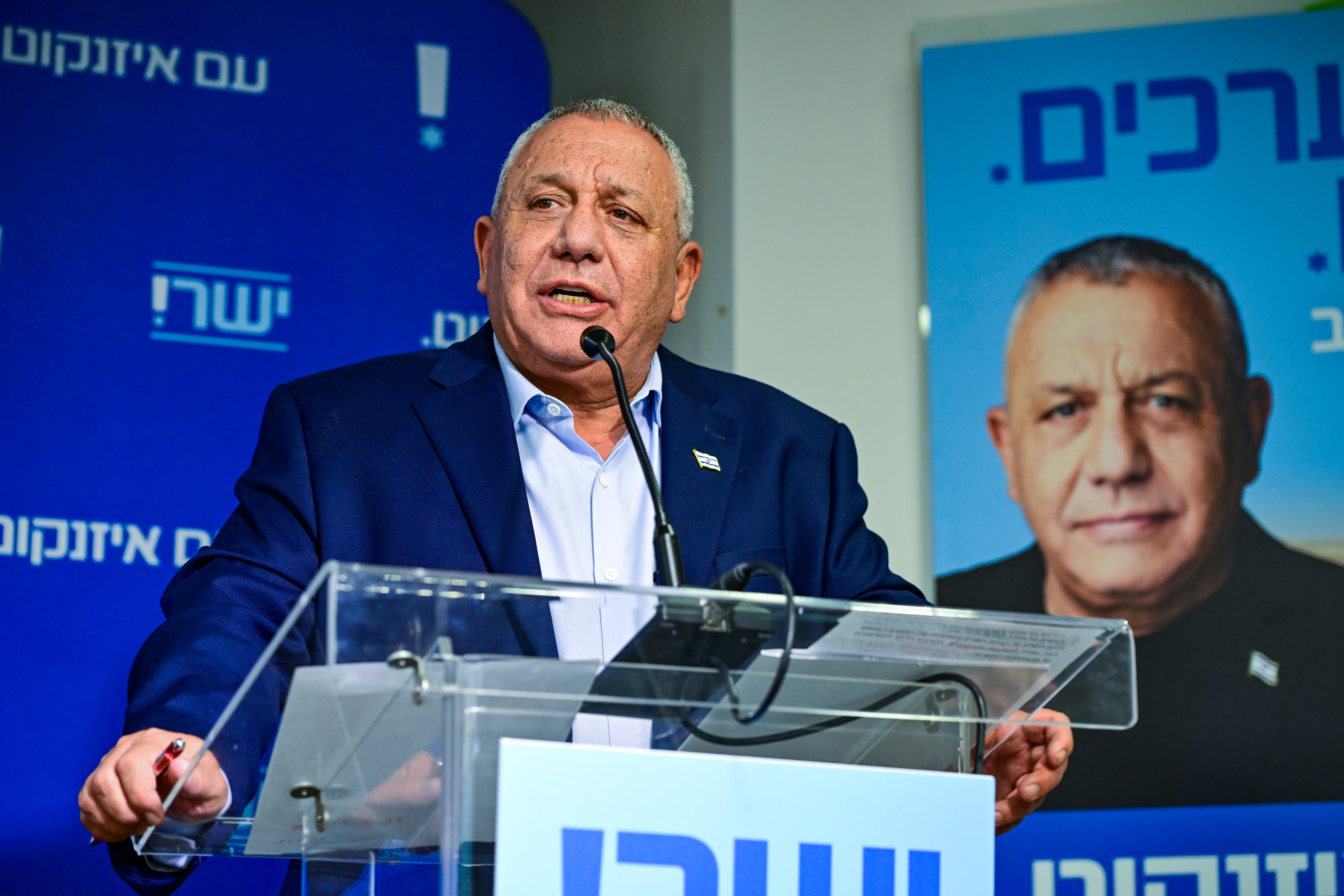 New Poll Shows Eisenkot's Party Leading as Netanyahu Loses Ground to Bennett