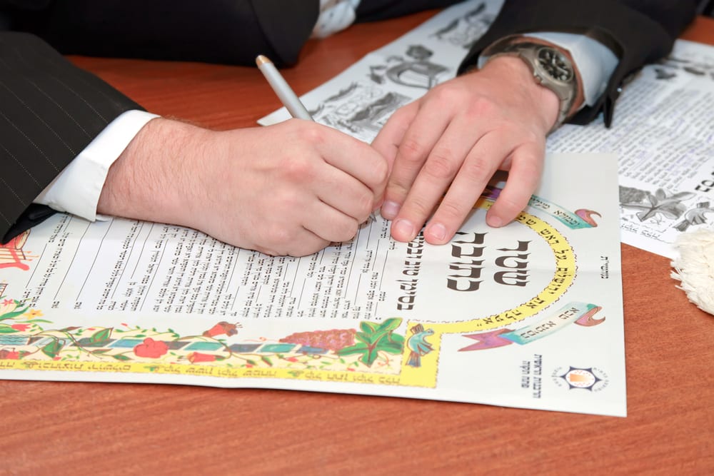 Israel's Chief Rabbinate Sets Limits on Ketubah Sums for First Time