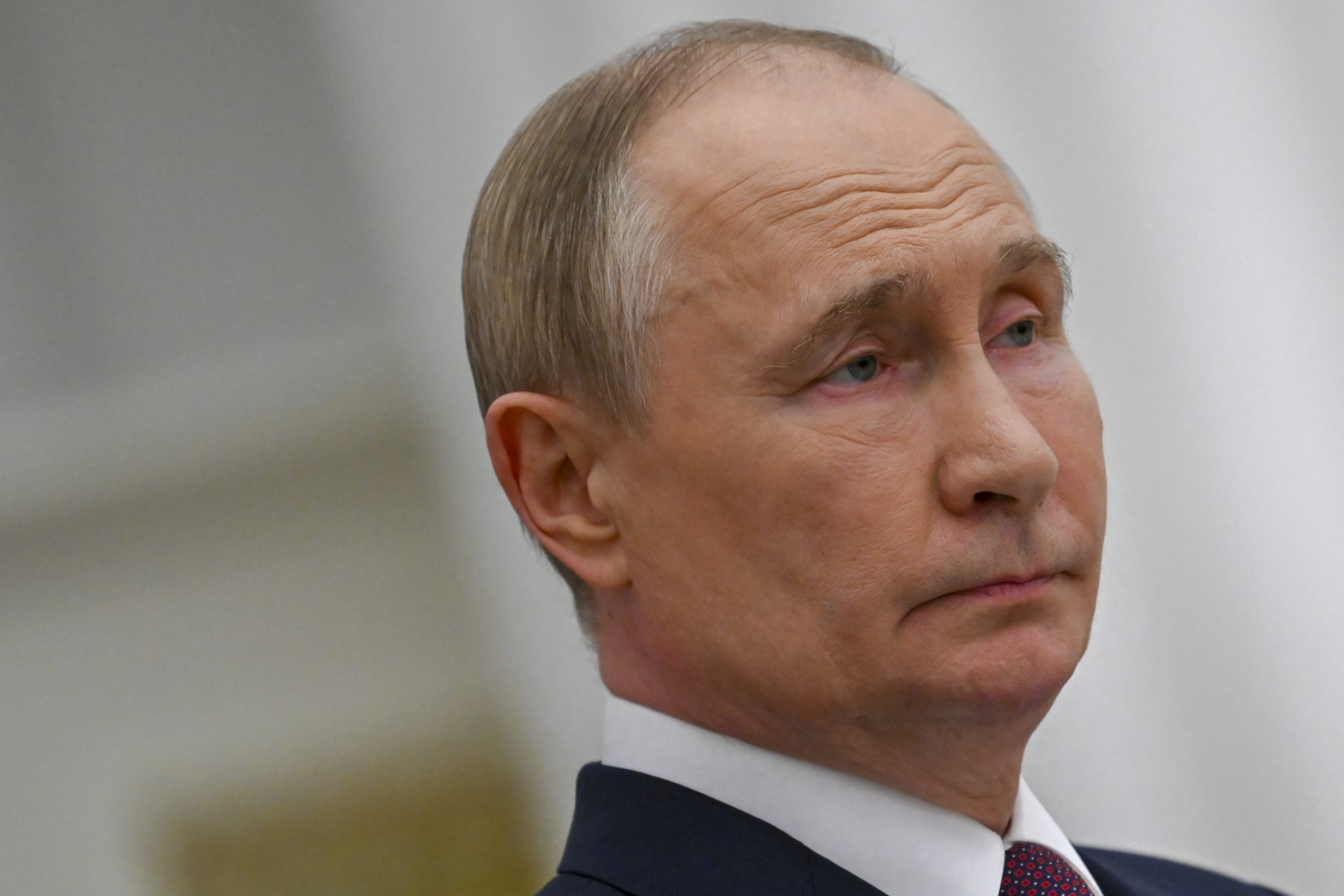 US Official: Putin Under Growing Pressure as Ukraine Strikes Deep Inside Russia