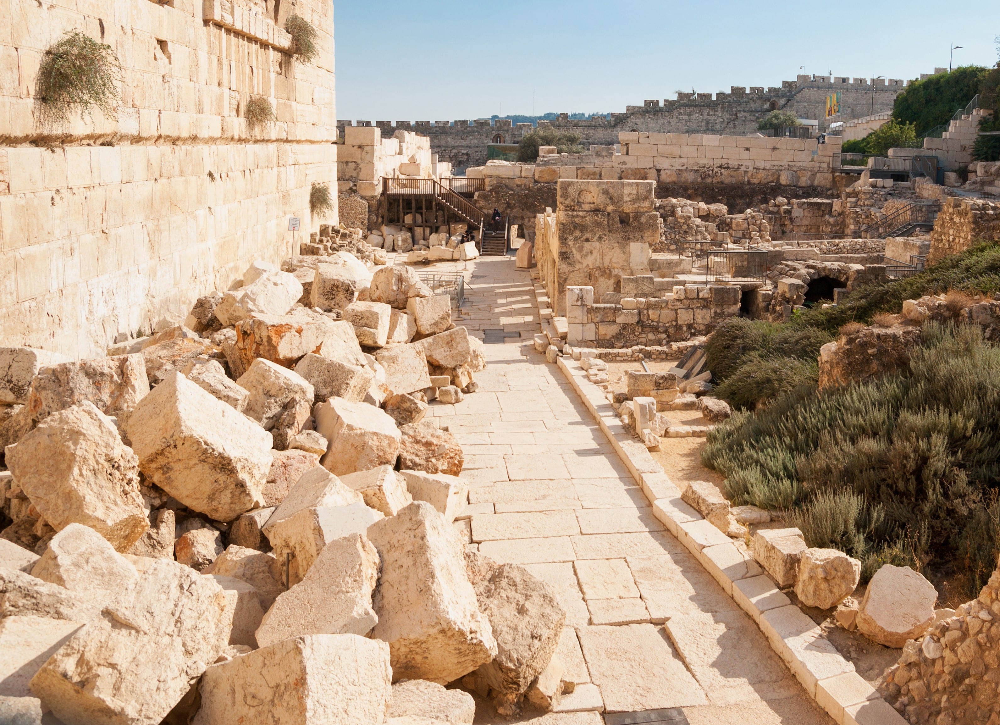 Two Israeli Residents Arrested for Pledging Allegiance to ISIS, Planning Temple Mount Attack