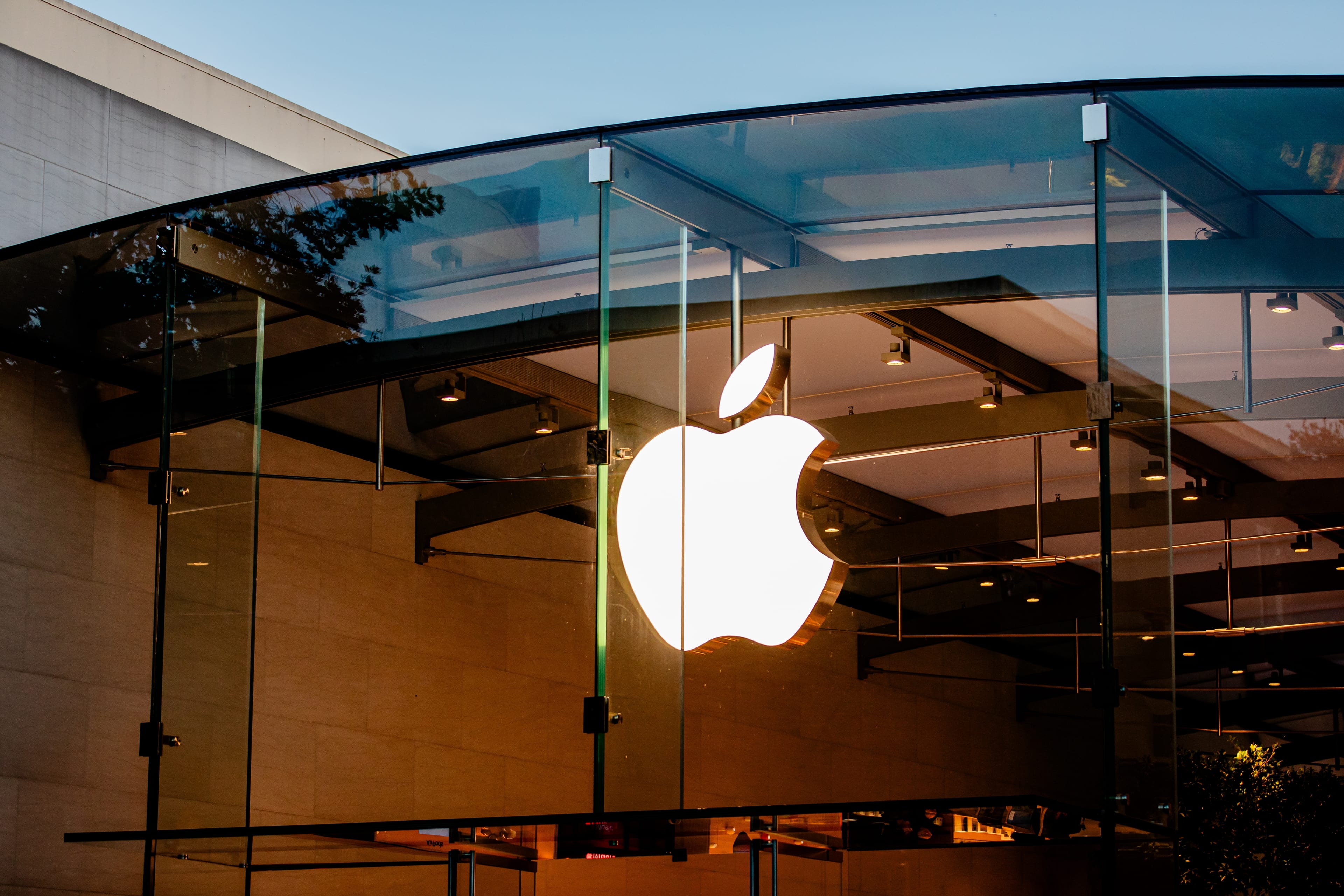 iPhone 18 Pro Pre-Orders Open: Prices Top ₪10,000