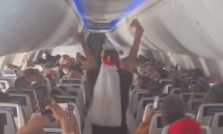 Couple Gets Married Mid-Flight at 35,000 Feet with 178 Passengers as Witnesses