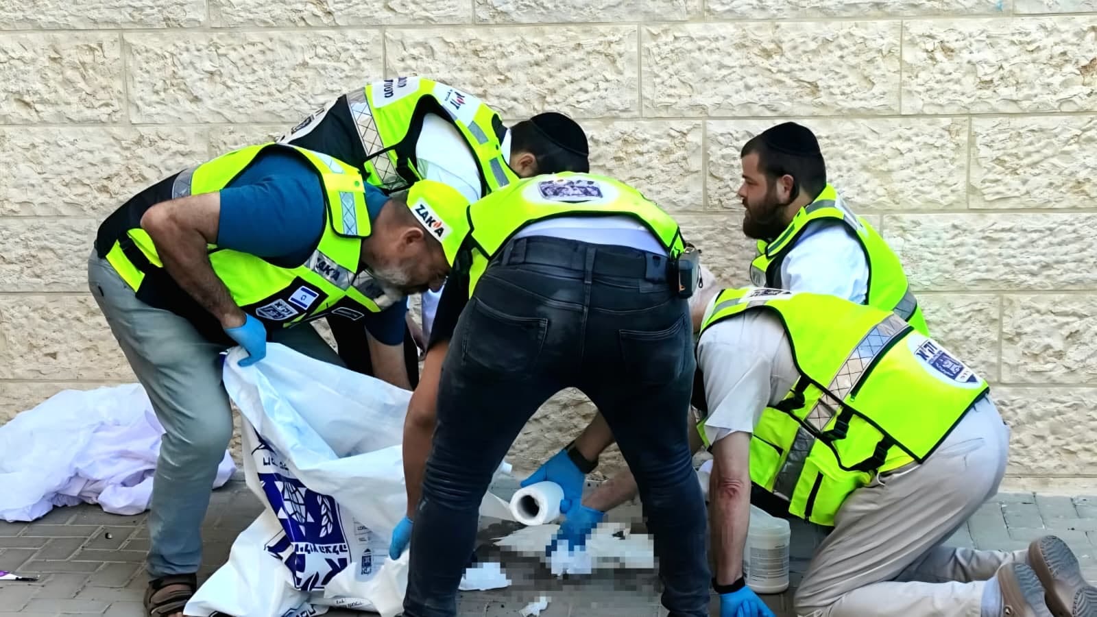 Elderly Man Dies in Fall While Building Sukkah in Efrat